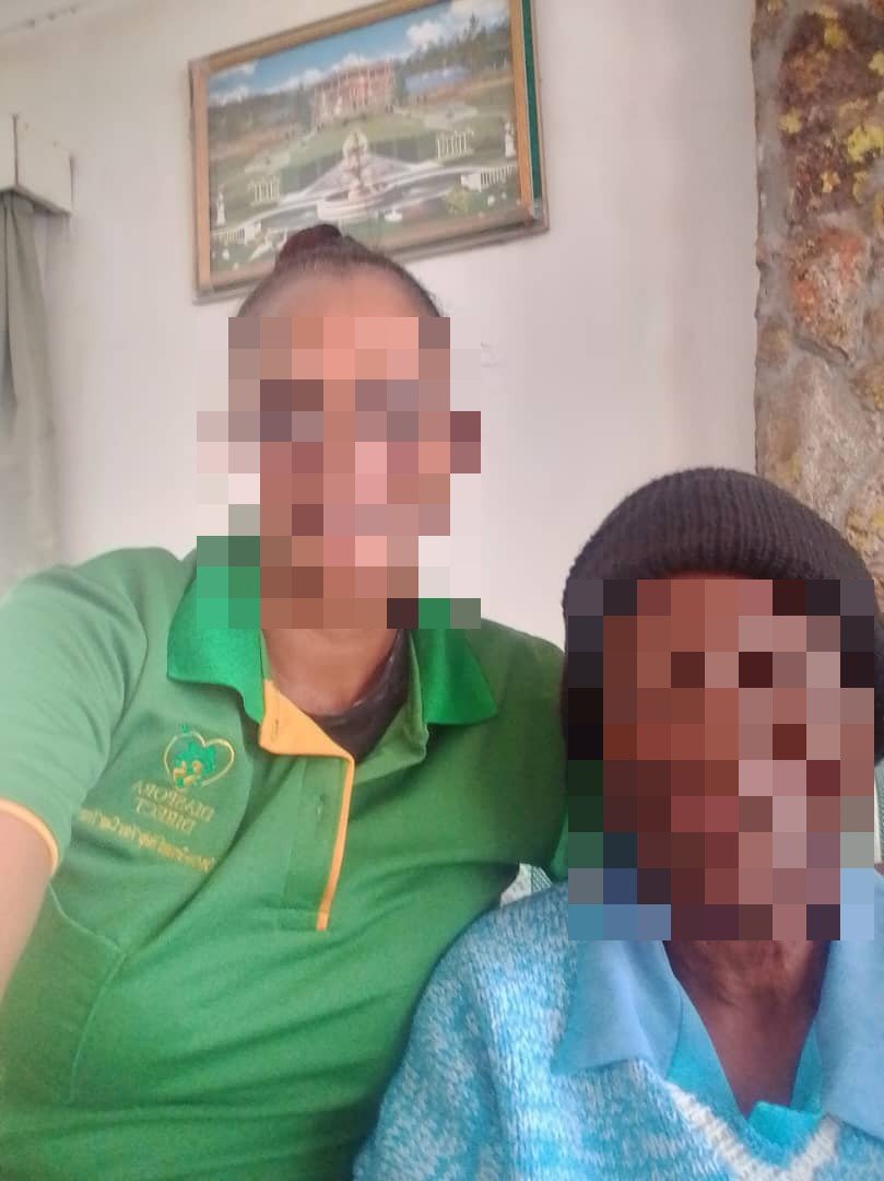 Diaspora Direct agent sitting with an elderly client at home